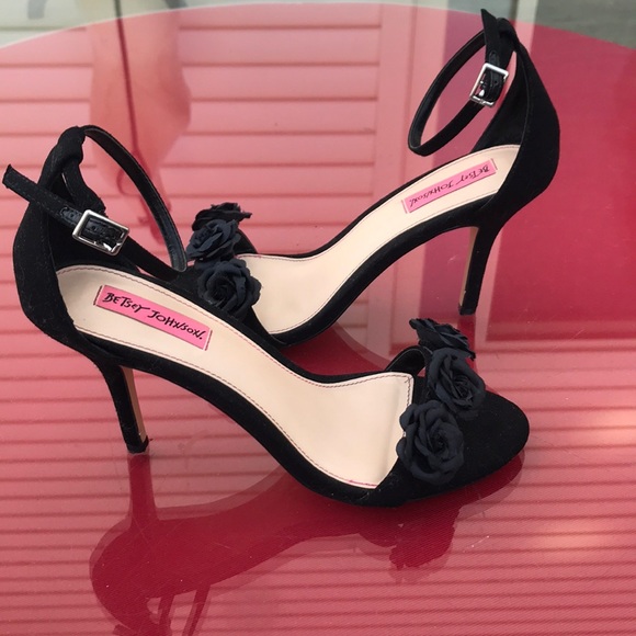 Betsy Johnson Flower Heels - Picture 3 of 7